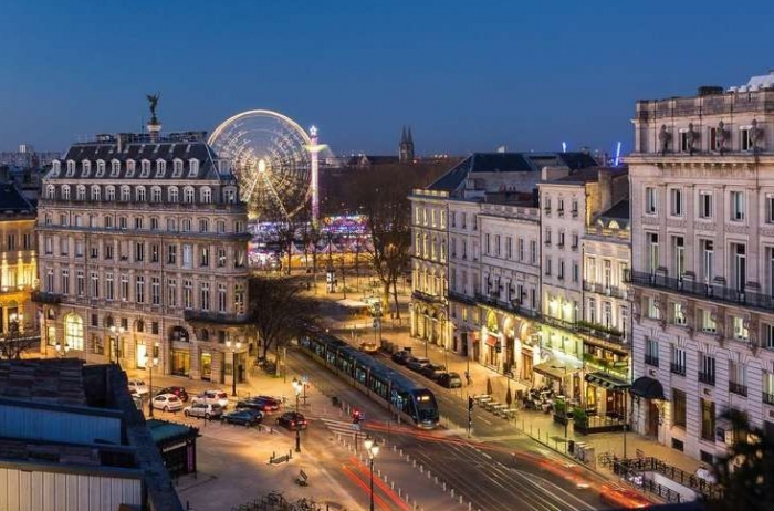 Bordeaux by night tour french linguistic stay