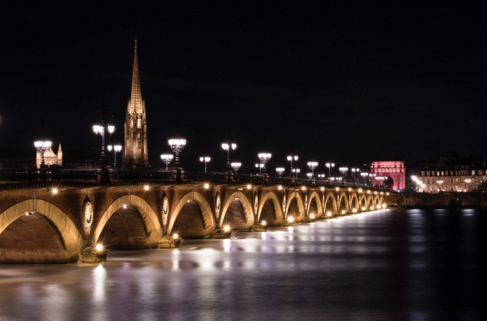 Bordeaux left side french linguistic stay