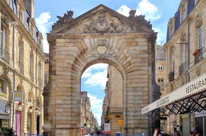Bordeaux historic tour french linguistic stay